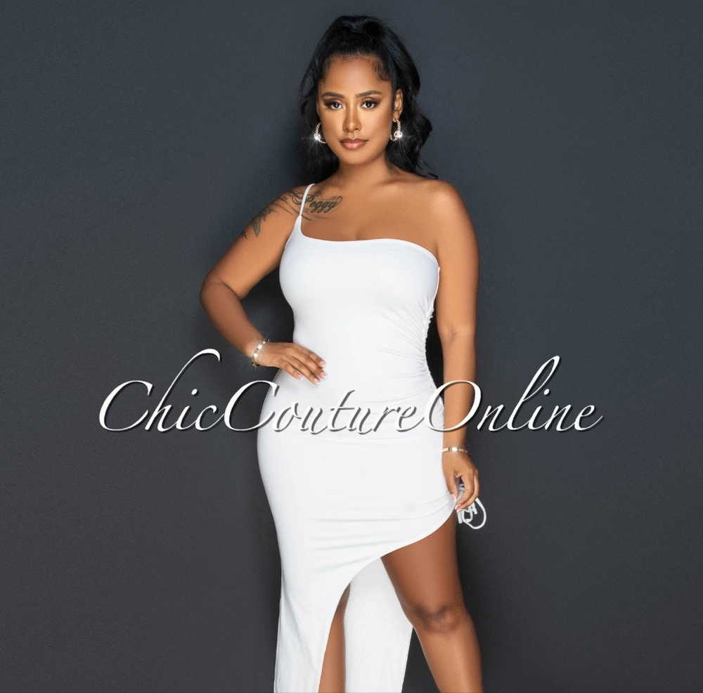 Celene Off-White Single Shoulder Ruched Side Slit Maxi Dress 👗